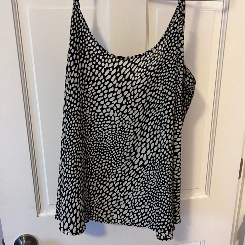 Apt 9 black and white spot xxl flowy loose tank top